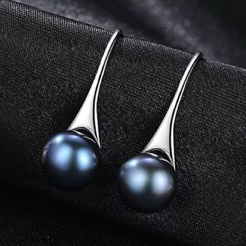 •Dainty S925 Silver Spoon-Shaped Natural Pearl Stud Earrings–Bridal Chandelier